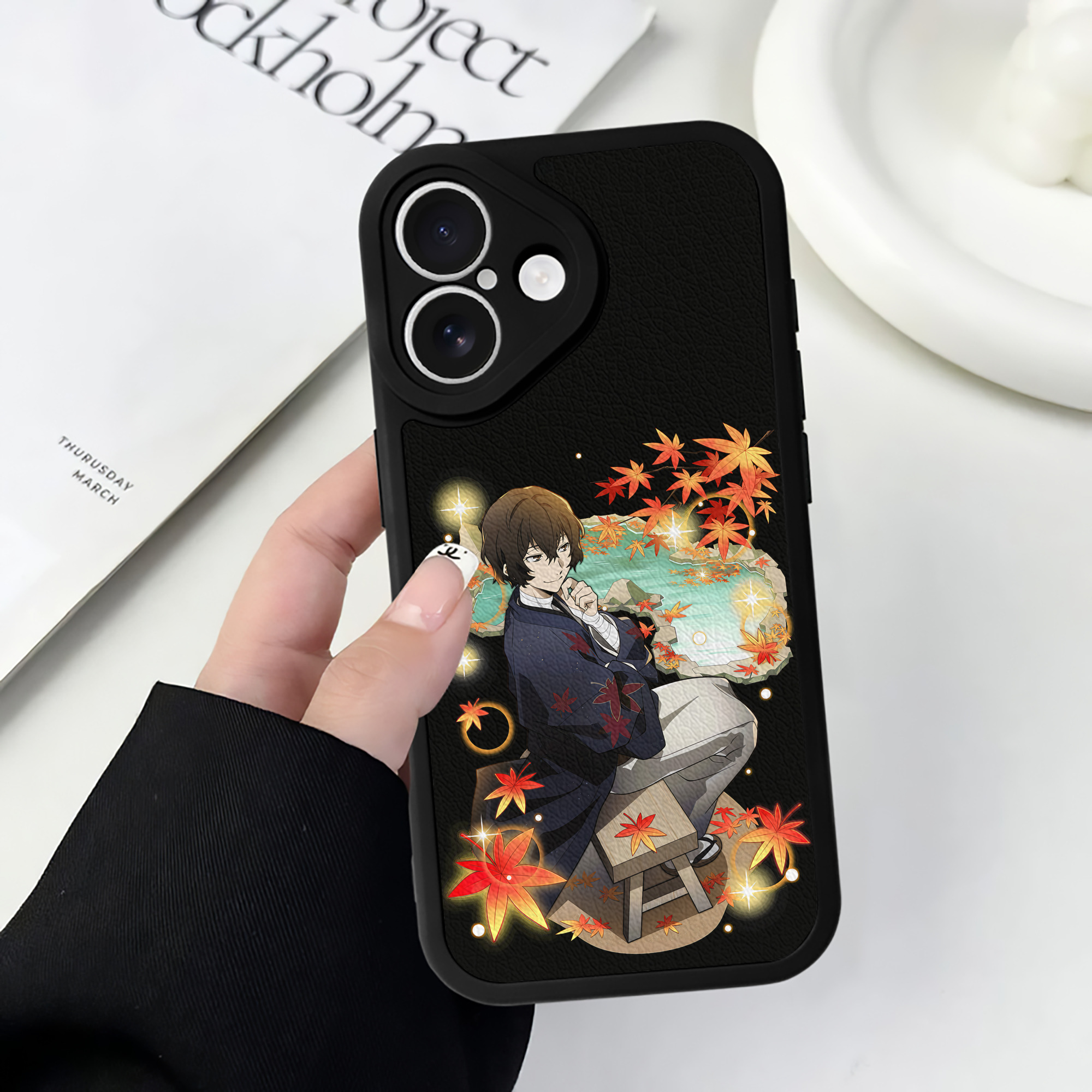 （画像用） 文豪ストレイドッグス Bungo Stray Dogs 【iPhone 16シリーズ対応】シリコンスマホケース（レザー調） 材質：シリコン
